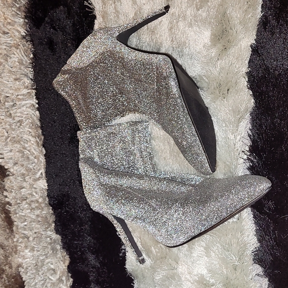 ❤NWOT Silver Glitter Bootie by Abound❤ - Picture 9 of 13